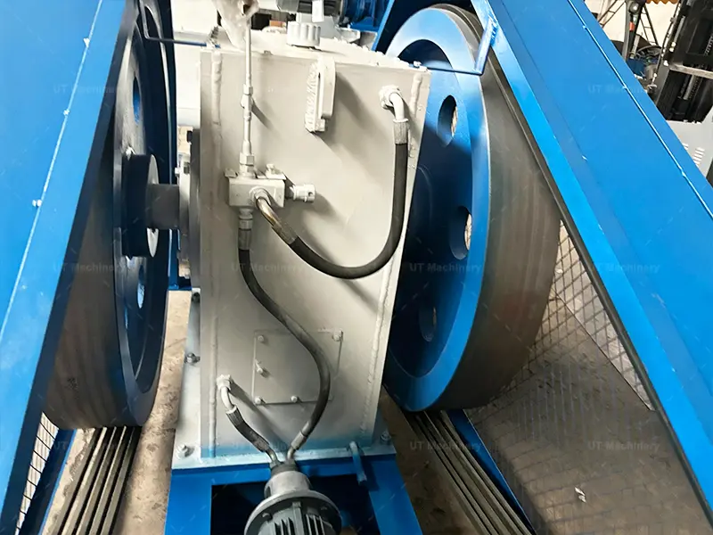 Centralized lubrication and cooling system components for maintaining mechanical stability in high-pressure stamping.