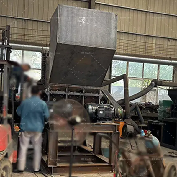 Elevated feeding hopper structure of the metal shredder, showing Customizable height for conveyor integration.