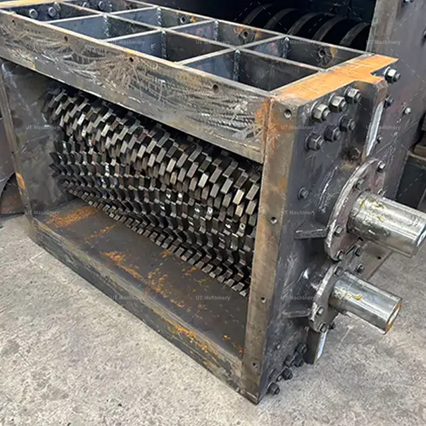 Detailed view of the shredder shaft with hardened steel blades, designed for cutting metal swarf and turnings.